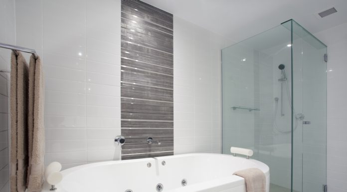 Cabina de duș și paravan de duș pentru baia modernă